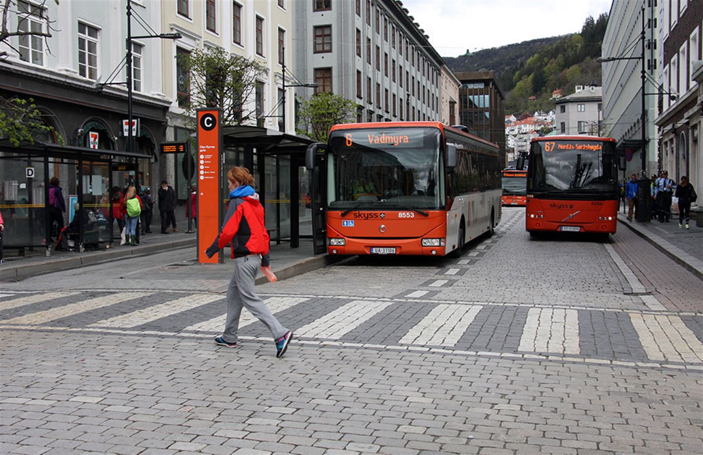 FELLES NAMN, LOGO OG FARGAR: Alle bussane til Vestland fylkeskommune skal ha namn, logo og fargane til Skyss, som er den fylkeskommunale kollektiveininga.