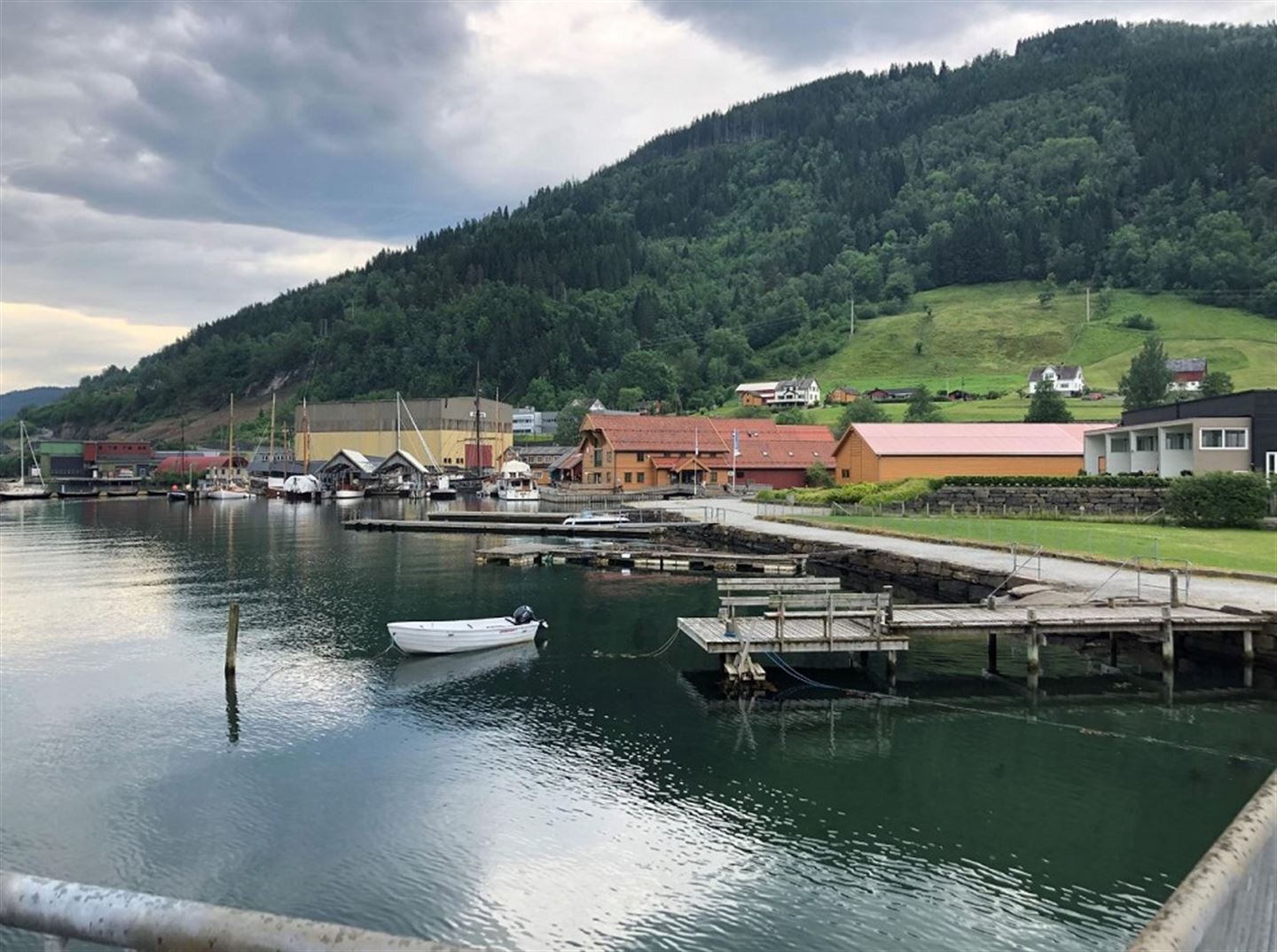 Oversiktsbilde av fartøyvernsenteret i Norheimsund.