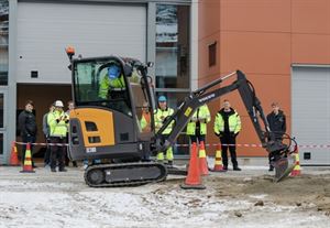 foto av lærling i gravemaskin