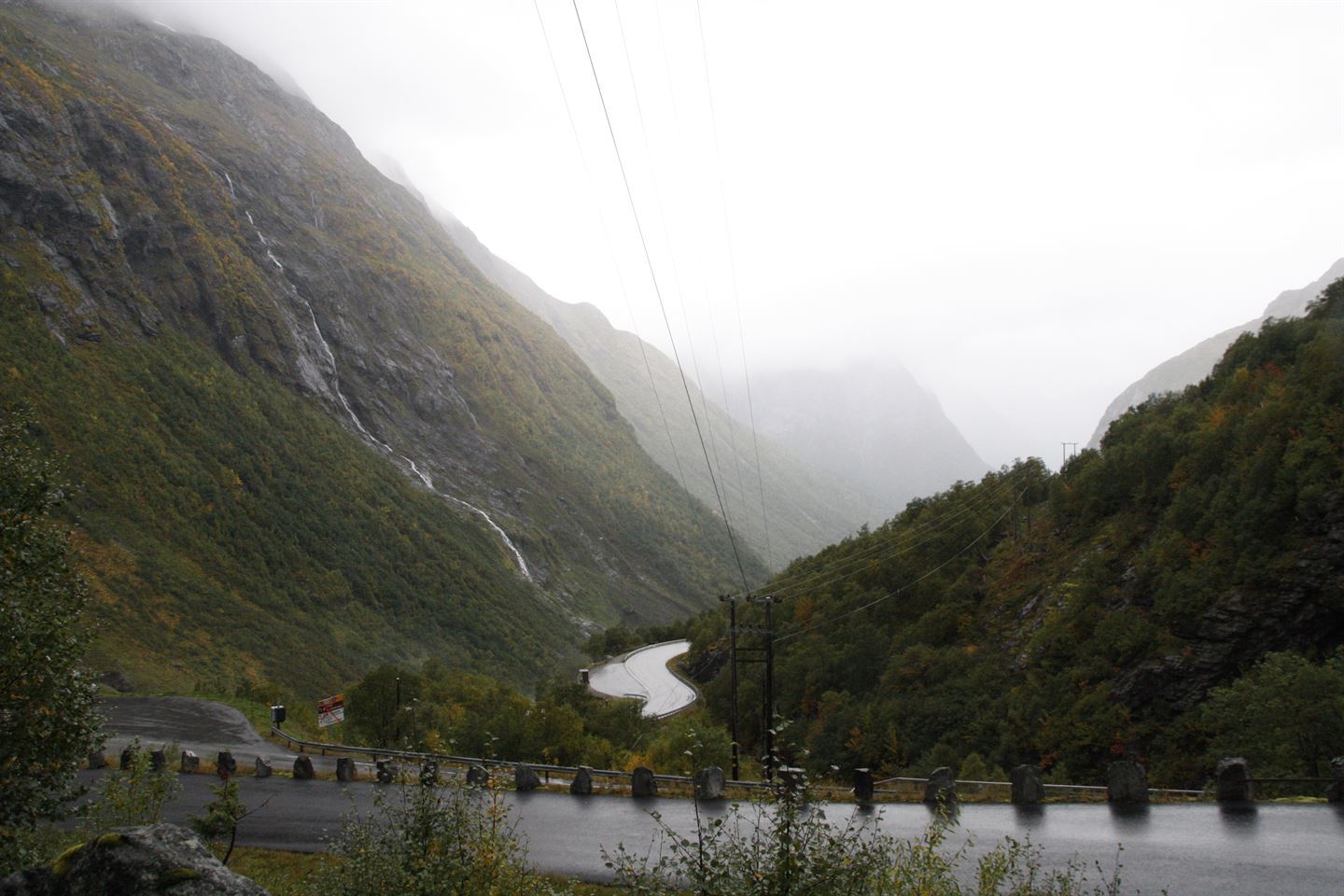 foto frå gamle og nye Strynefjellsvegen