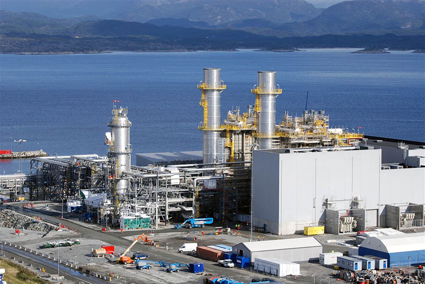 NEDLEGGING: Gasskraftverket på Mongstad skal leggast ned fordi der er for dyrt i drift. (foto: Dong Energy)