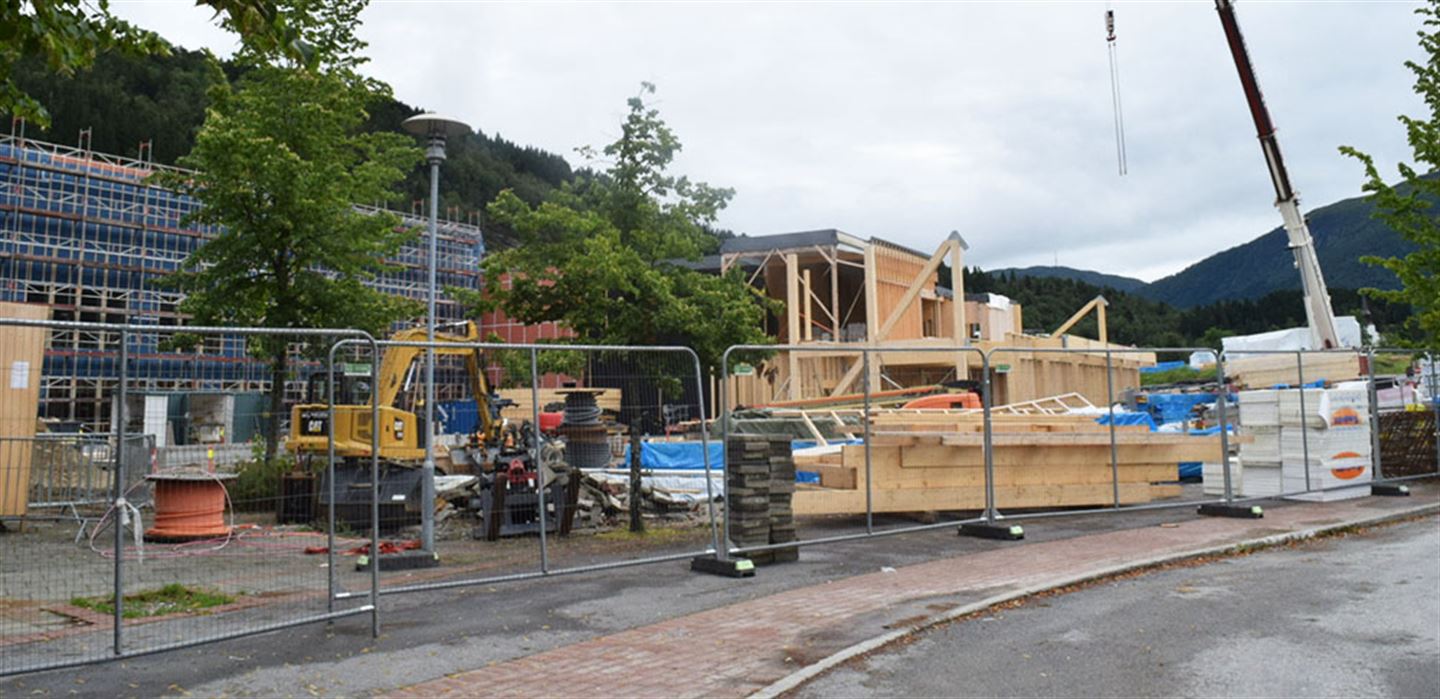 foto frå byggeplassen ved det som skal bli nye Førde vidaregåande skule