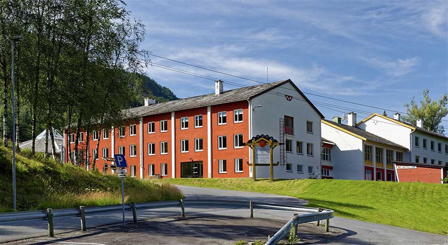 10 MILLIONAR KRONER: Kvam vidaregåande skule, avdeling Norheimsund, er taksert til 10 millionar kroner.