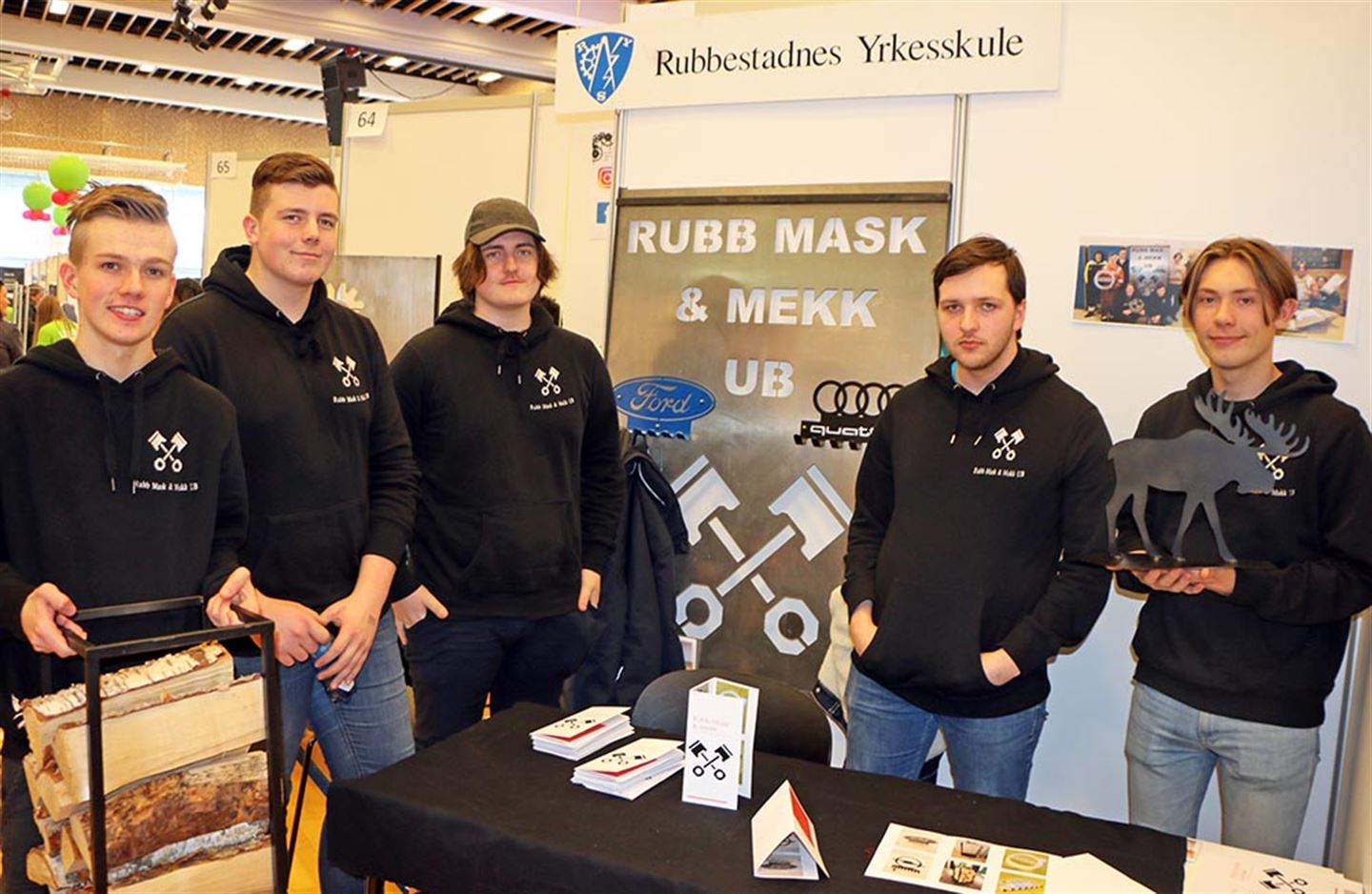 Rubb Mask & Mekk UB med Sebastian Koldal (f.v.), Christoffer Urangsæter, Kristoffer Kvernenes, Marius Lidal og Jakob Selle ved Rubbestadneset vidaregåande skule lagar det kundane vil ha av produkt i metall.