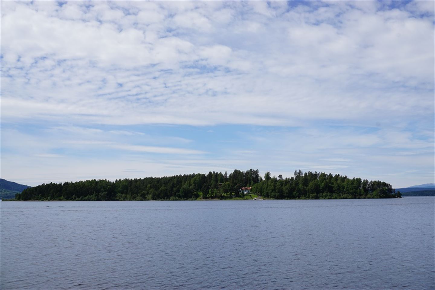 UTØYA: Det er ti år sidan terroren råka Utøya. Fleire av dei drepne kom frå Vestland. Foto: Shutterstock.