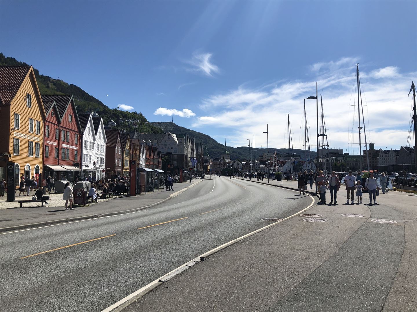 Bryggen i Bergen med bilfri veg