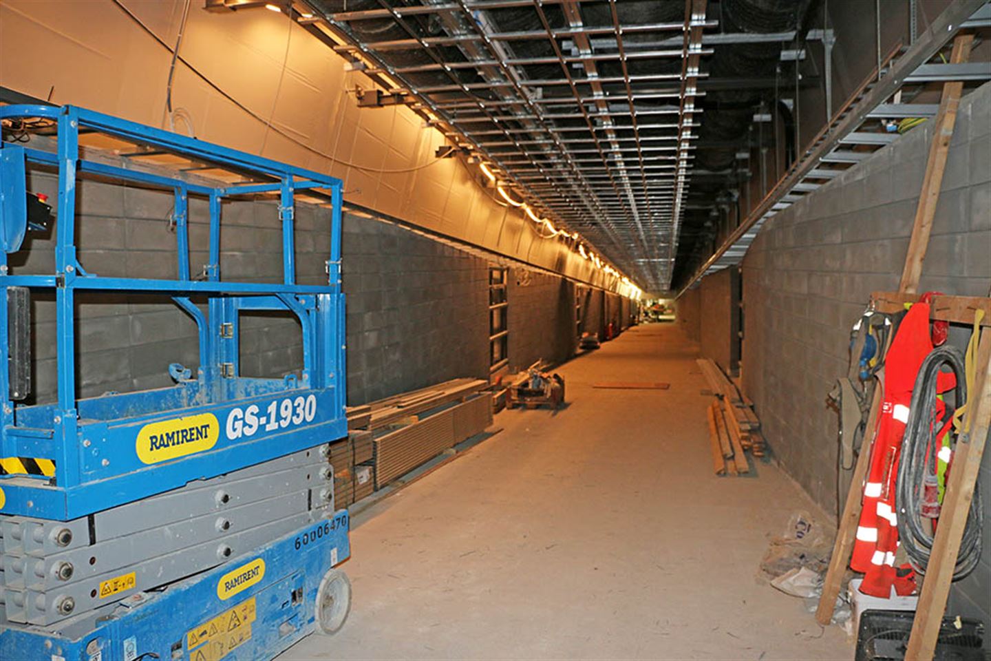Frå Haraldsplass til haldeplassen går det ein 110 meter lang tunnel, som og skal fungere som rømmingsveg. (foto: Bjarte Brask Eriksen/Vestland fylkeskommune)