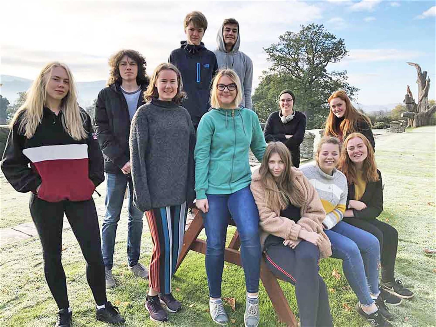 PÅ SKULE I UTLANDET: I mange år har elevar frå Hordaland gått vg2 i utlandet. No blir tilbodet utvida til heile Vestland. (På biletet tidlegare elevar i Cardiff).