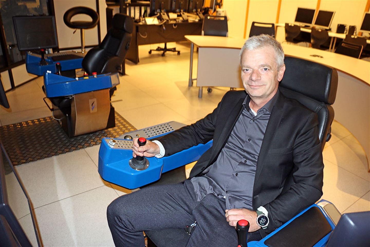 SKREDDERSY: Torbjørn Mjelstad skal leie Fagskulen Vestland som sjølv får skreddersy dei tekniske utdanningane, her frå boresimulatoren dei har på Nygård. (foto: Bjarte Brask Eriksen/Vestland fylkeskommune)