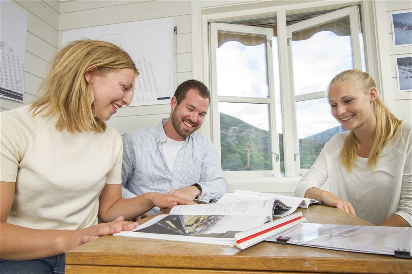 OVERTOK ANSVAR: Bakgrunnen for tildelingane er at fylkeskommunane overtok oppdragsgjevaransvar for Innovasjon Norge og Siva sine bedriftsretta ordningar etter regionarforma (Illustrasjon. Foto: Jo Bergersen).