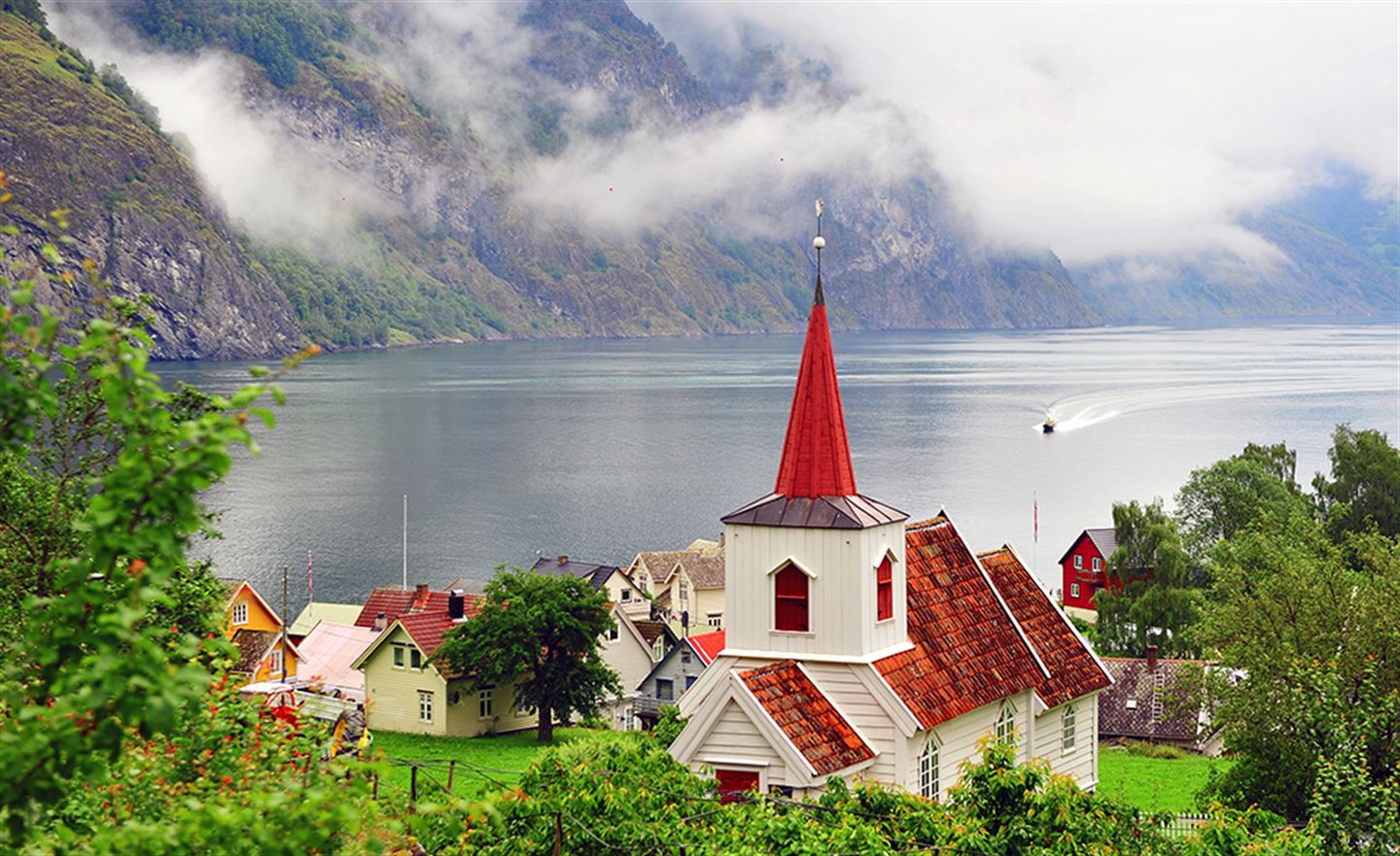 foto frå Undredal mellom Nærøyfjorden og Aurlandsfjorden