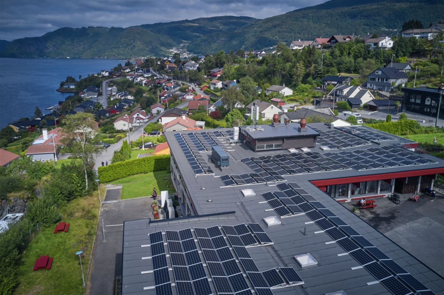 Solcellepanel på Arna vidaregåande skule.