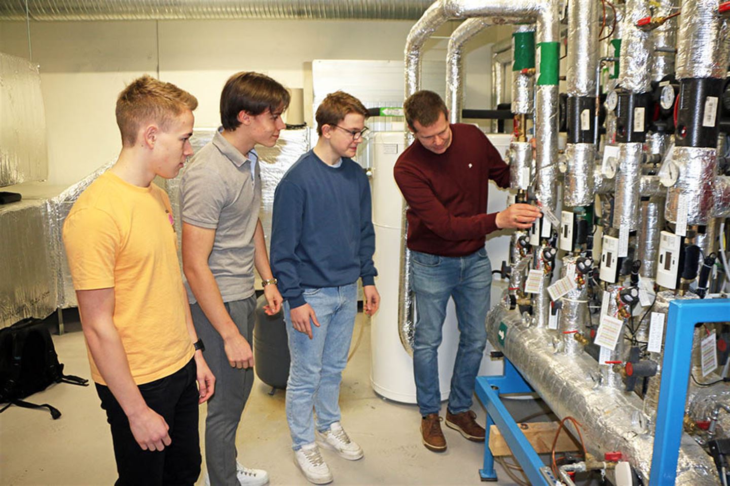 Elevar på Slåtthaug vgs i rom styrer varme på skulen.