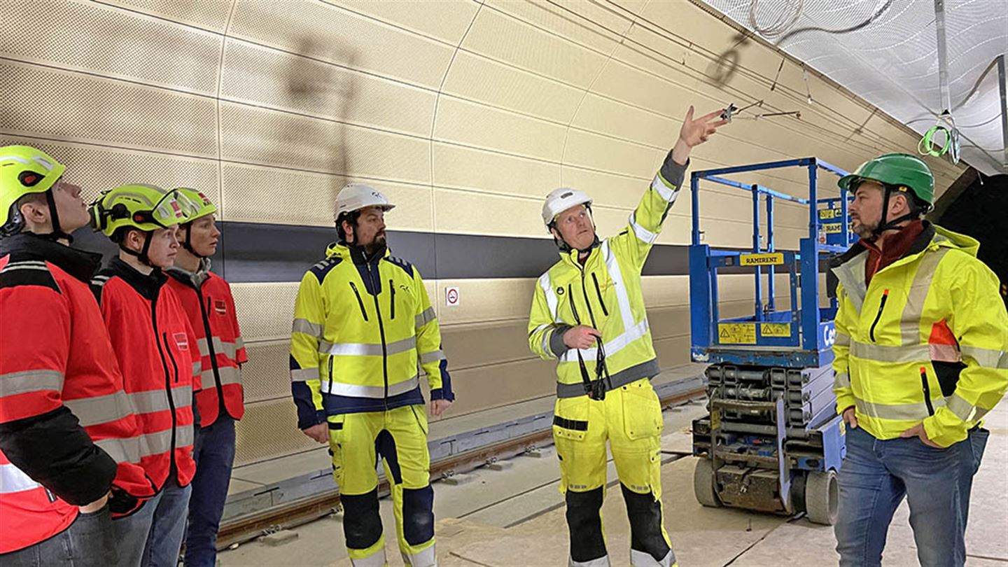 Elevar på bybaneperrong