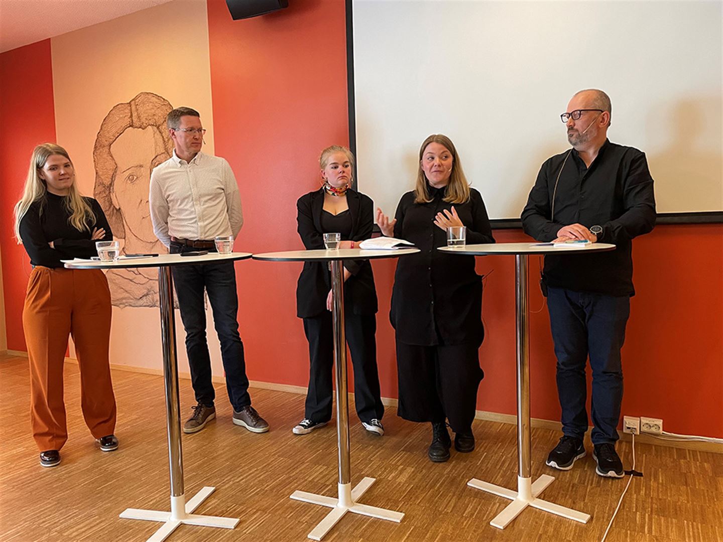 foto av Sara Sekkingstad, Ole Henrik Mølmann, Herborg Kolbeinshavn, Trude Bukve og Roar Ulvestad