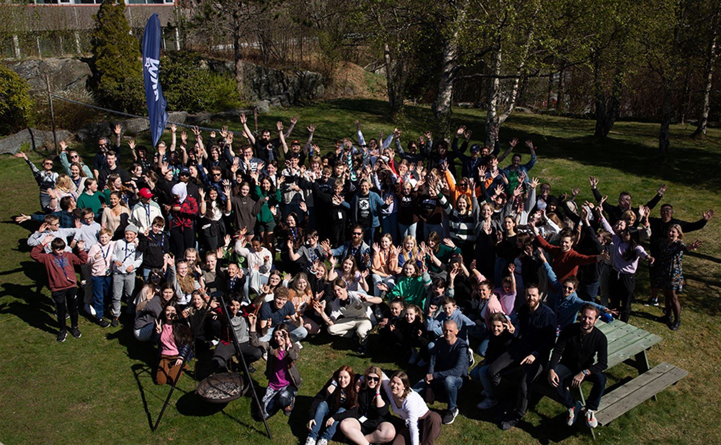 samlebilde av UKM-deltakarane på fylkesfestivalen i Måløy