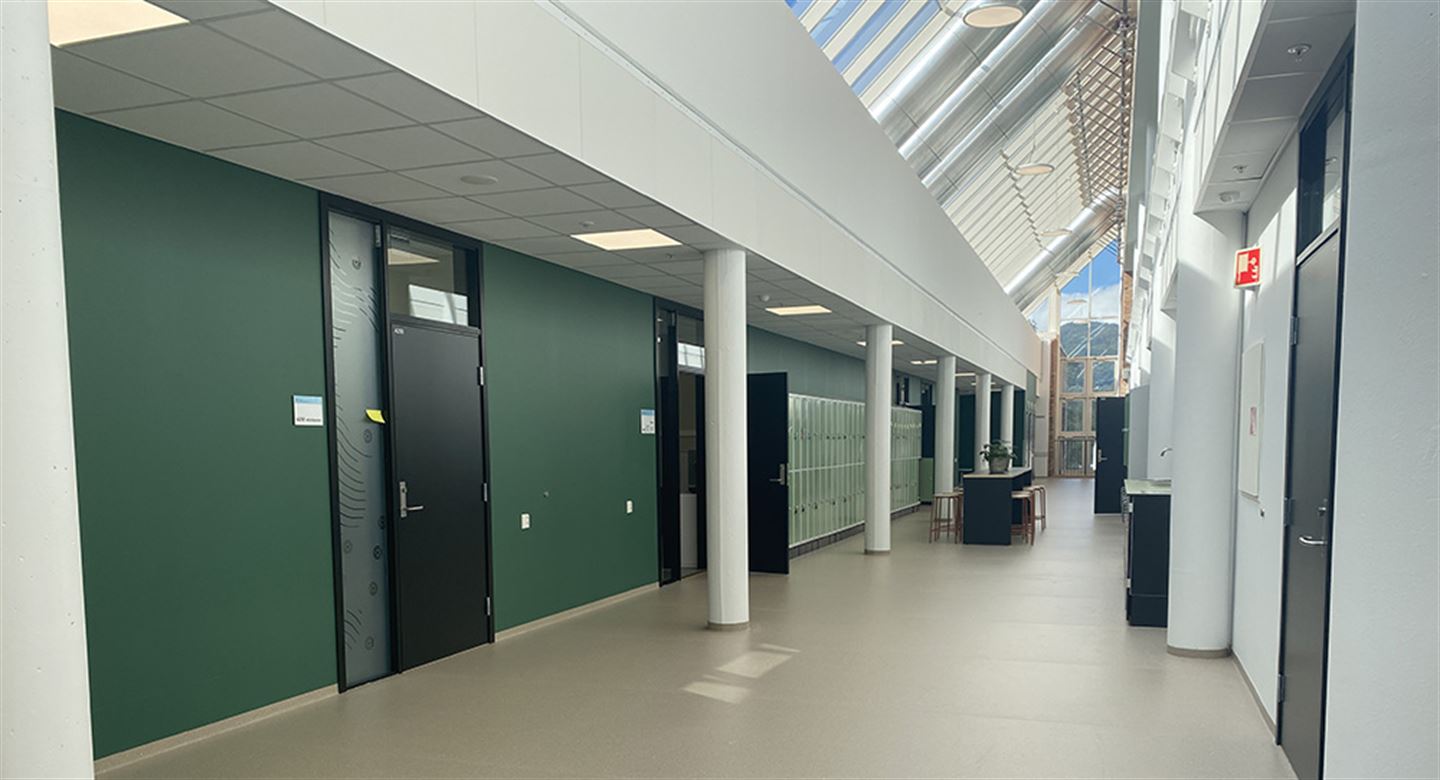 Korridor på skule.