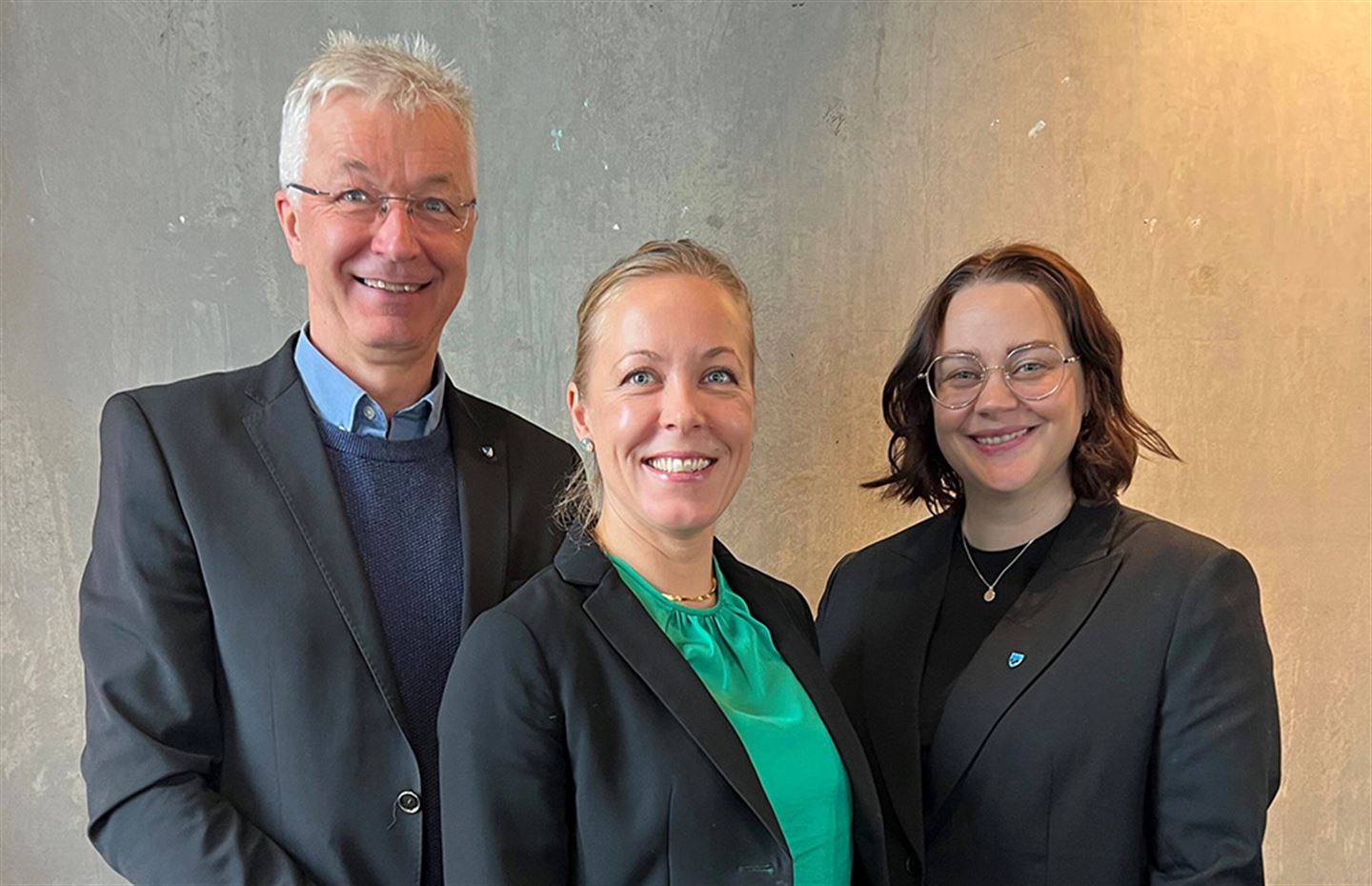 To menn og ei kvinne i dressjakkar, Jon Askeland, Marianne Chesak og Line Hatmosø Hoem.