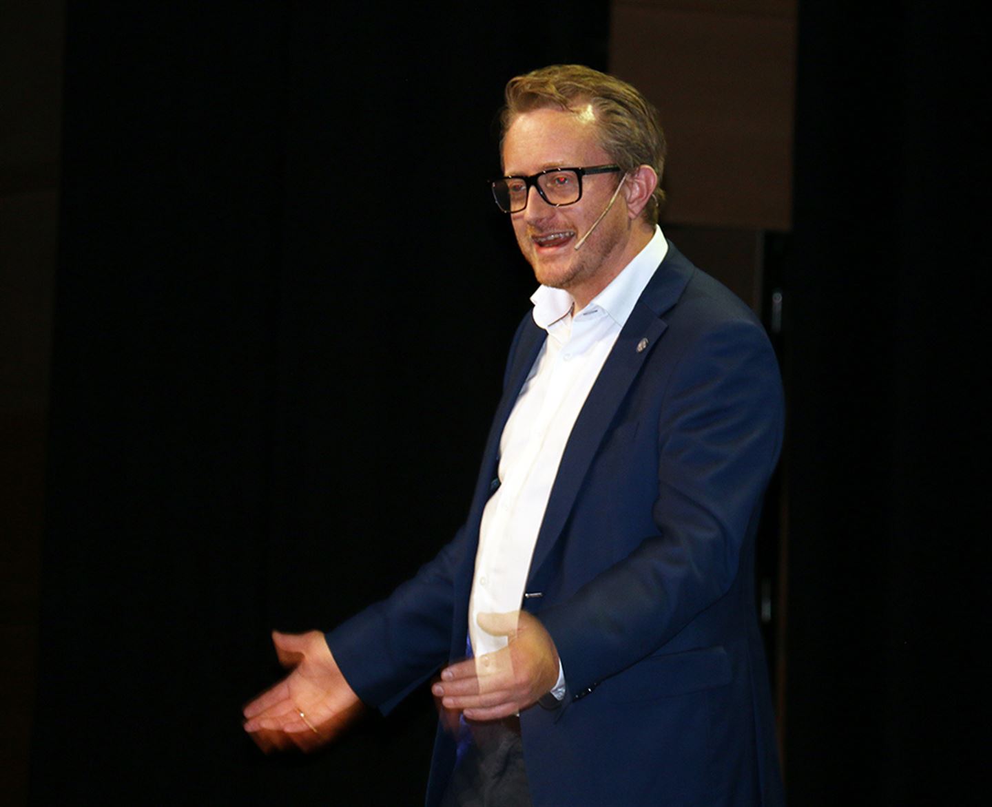 – Eg tilrår alle elevane mine å bruke ChatGPT, seier professor Morten Goodwin. Foto: Bjarte Brask Eriksen/Vestland fylkeskommune