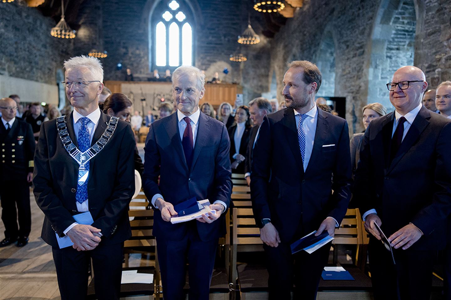 F.v. fylkesordførar Jon Askeland; statsminister Jonas Gahr Støre: kronprins Haakon; byrådsleiar Rune Bakervik.