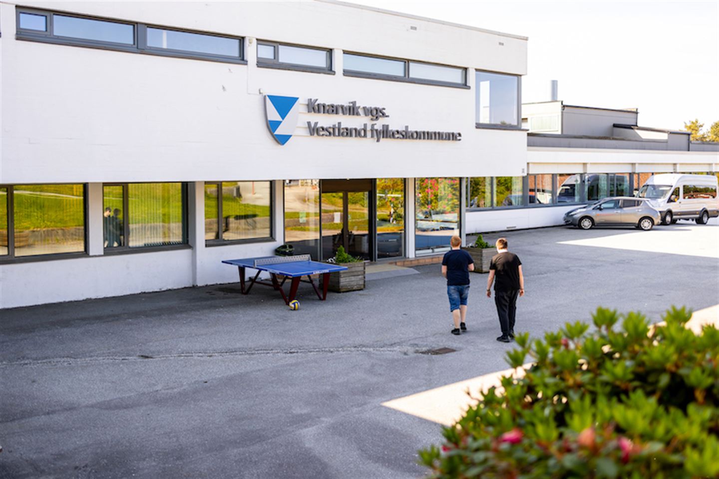 Inngangspartiet til Knarvik vidaregåande skule.