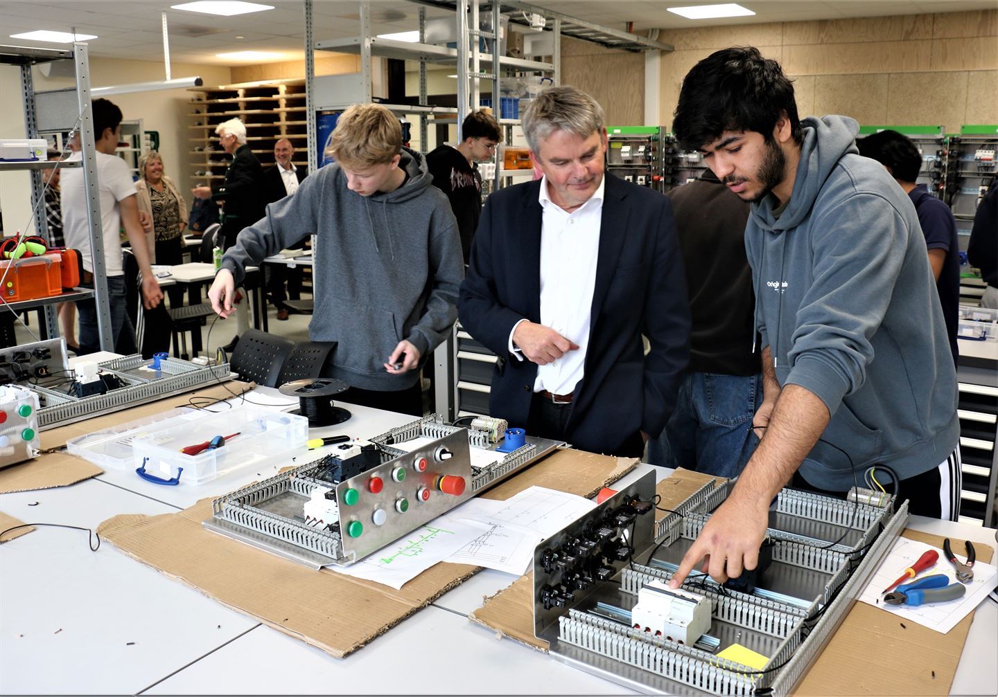 Elevar og vaksne på verkstad