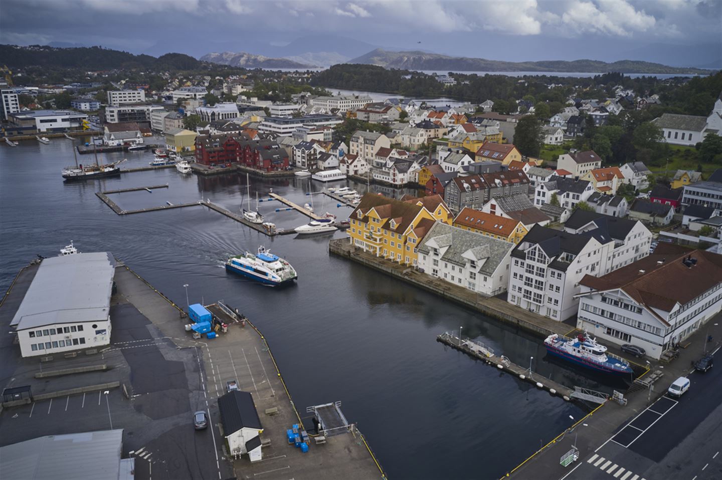 Dronefoto frå Florø.