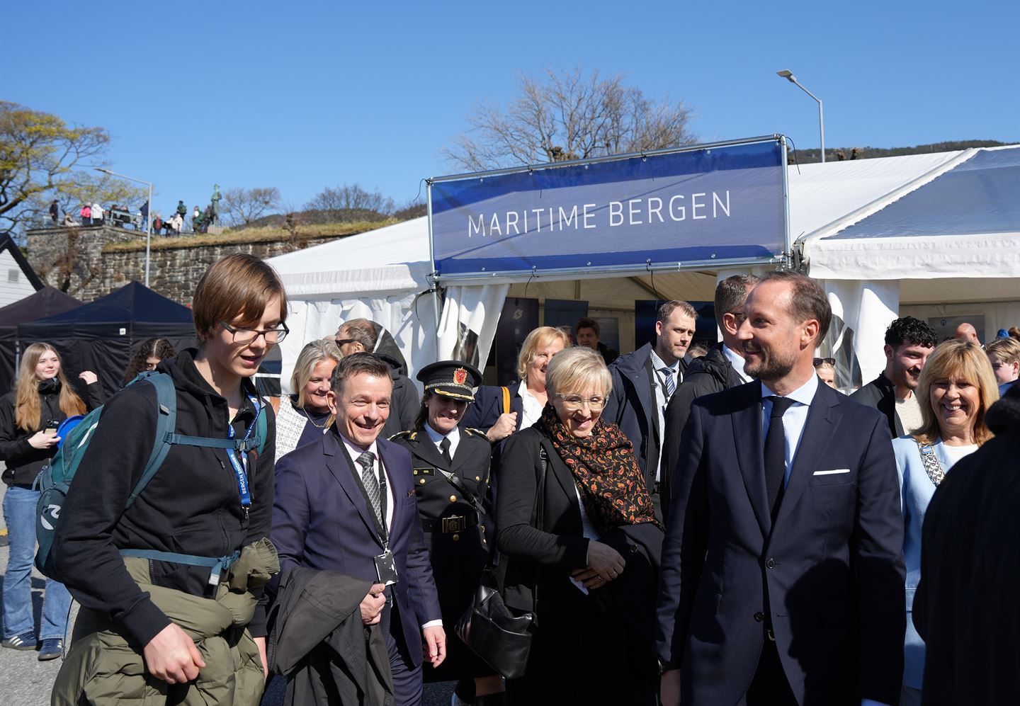 foto av mange folk ute på Festningskaien