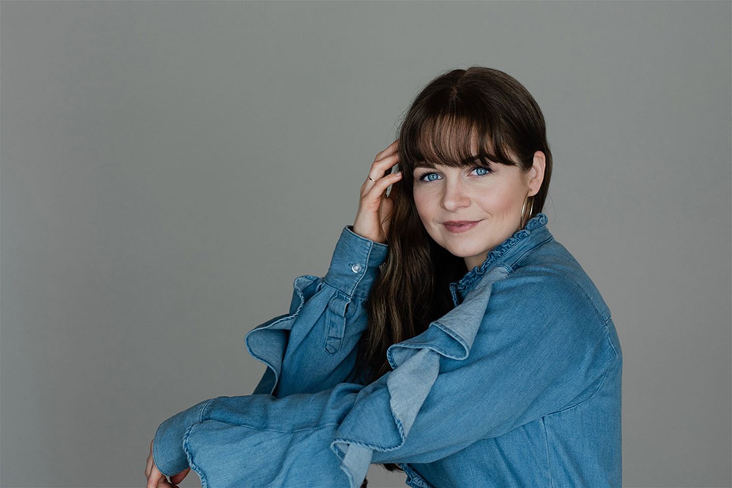 Portrettfoto av Line Dybedal.