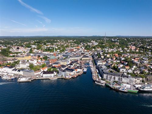 Dronefoto av Arendal. 