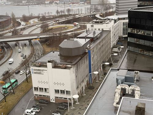 luftfoto av fagskulen i Vestland.