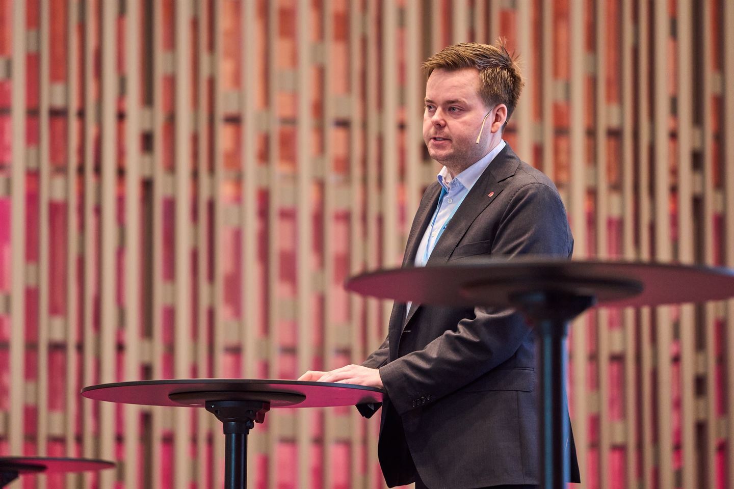 foto av person på ein scene