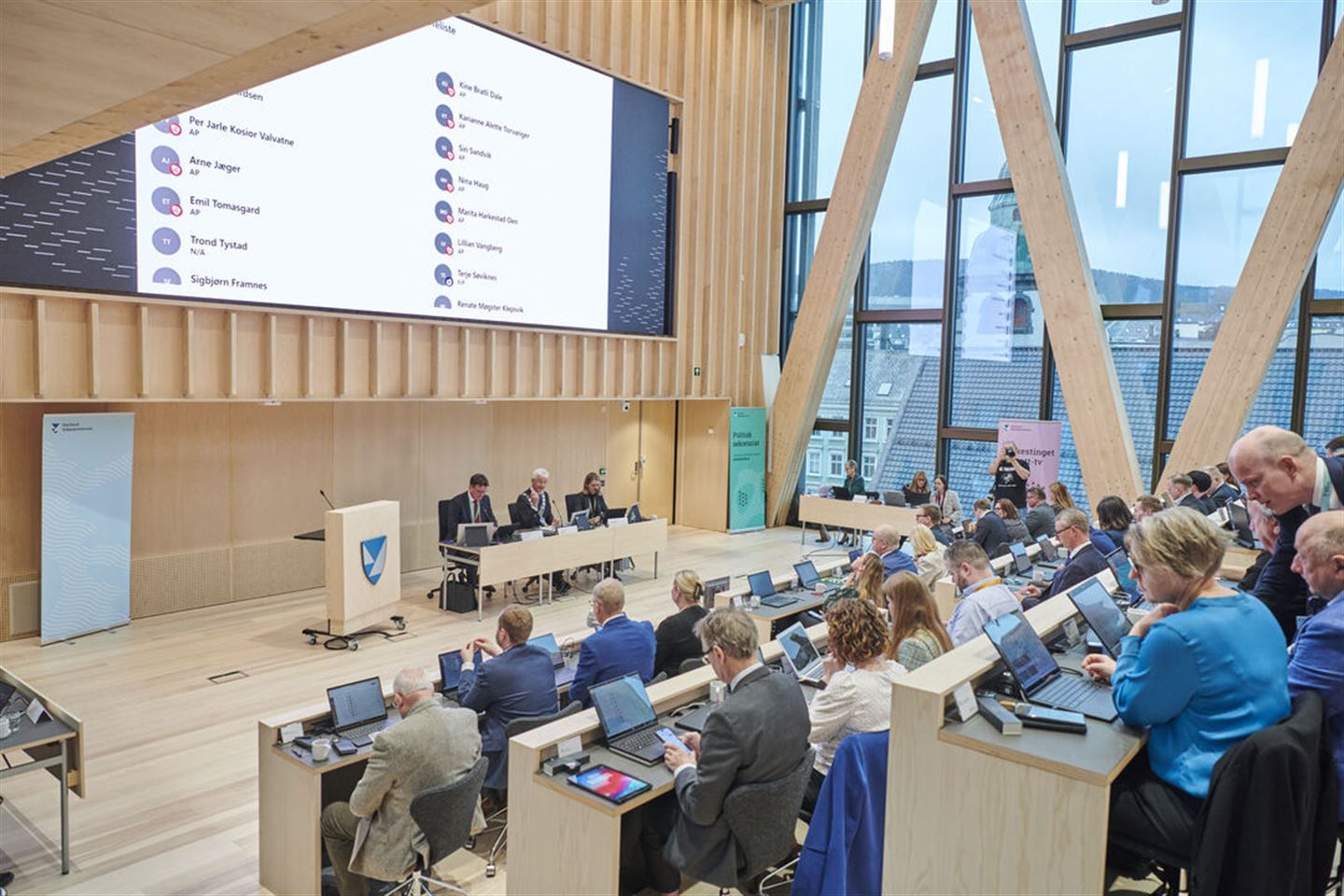 Fylkestinget har møte på Vestlandshuset.