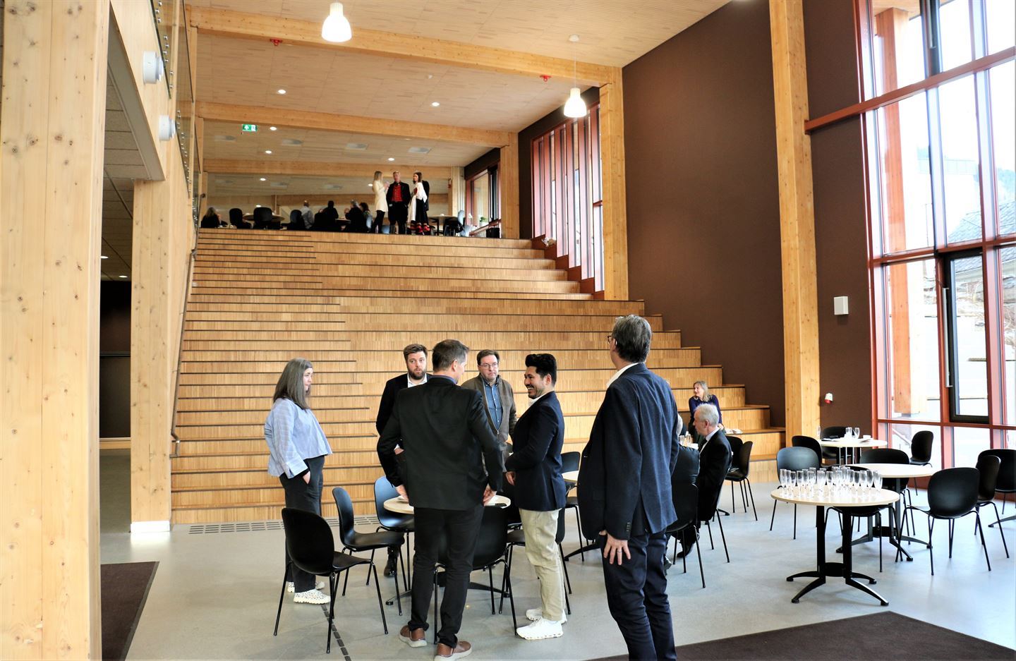 Stor open trapp og amfi