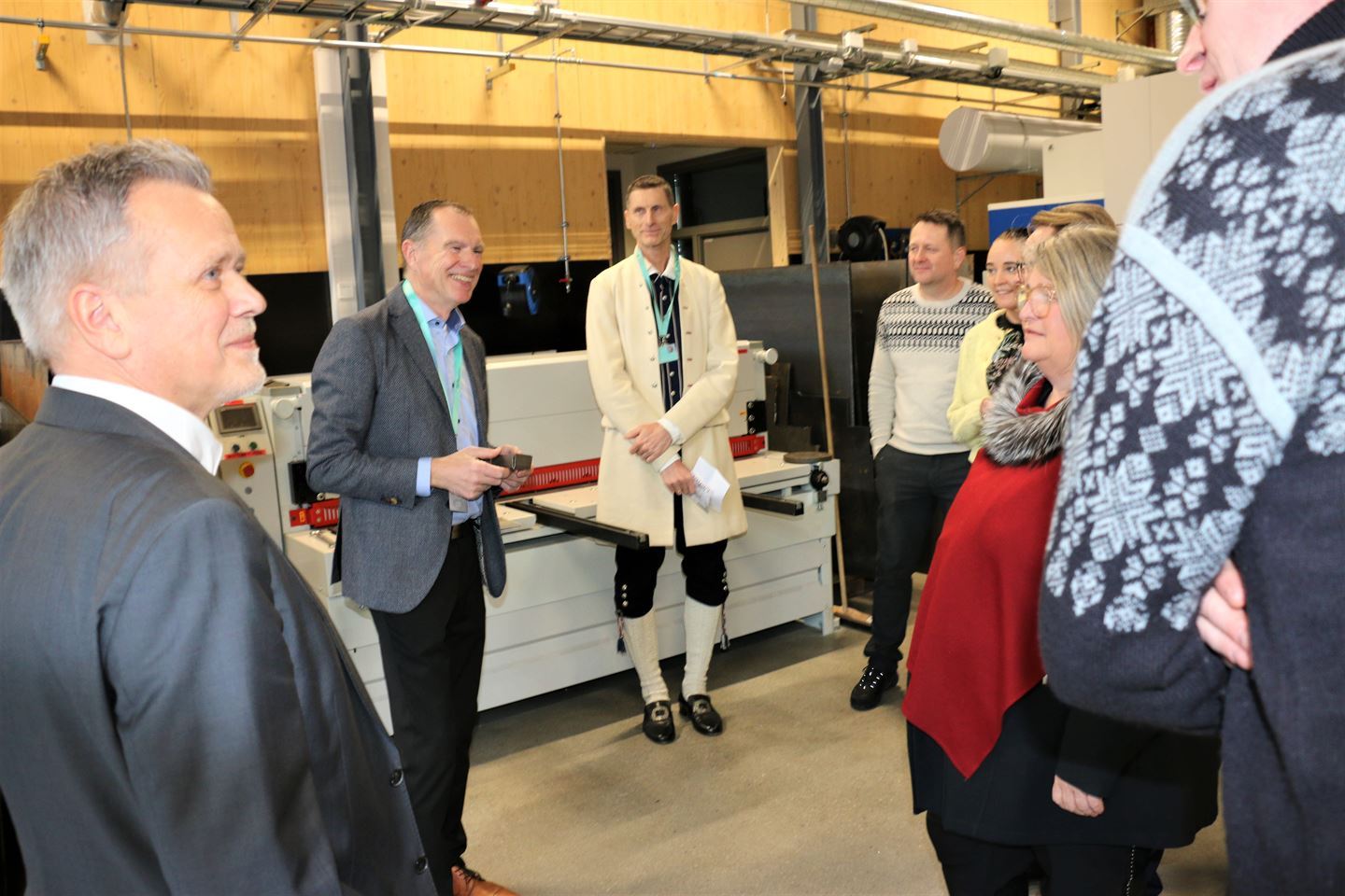 Omvising med personar på verkstad