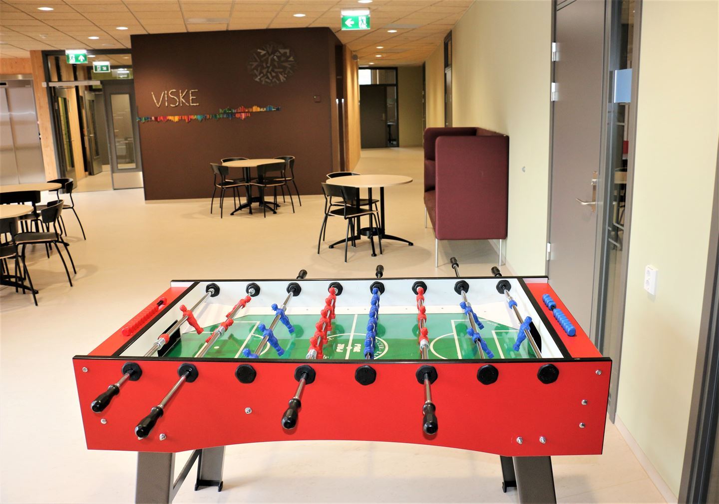 Detaljar frå sosialt område inne