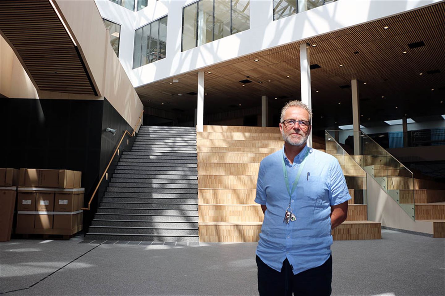 ¬– Åsane videregående skole har hatt mellombels lokale i 53 år, seier rektor Jens-Petter Storheim i hjartet av den nye Åsane videregående skole som opnar 19. august.