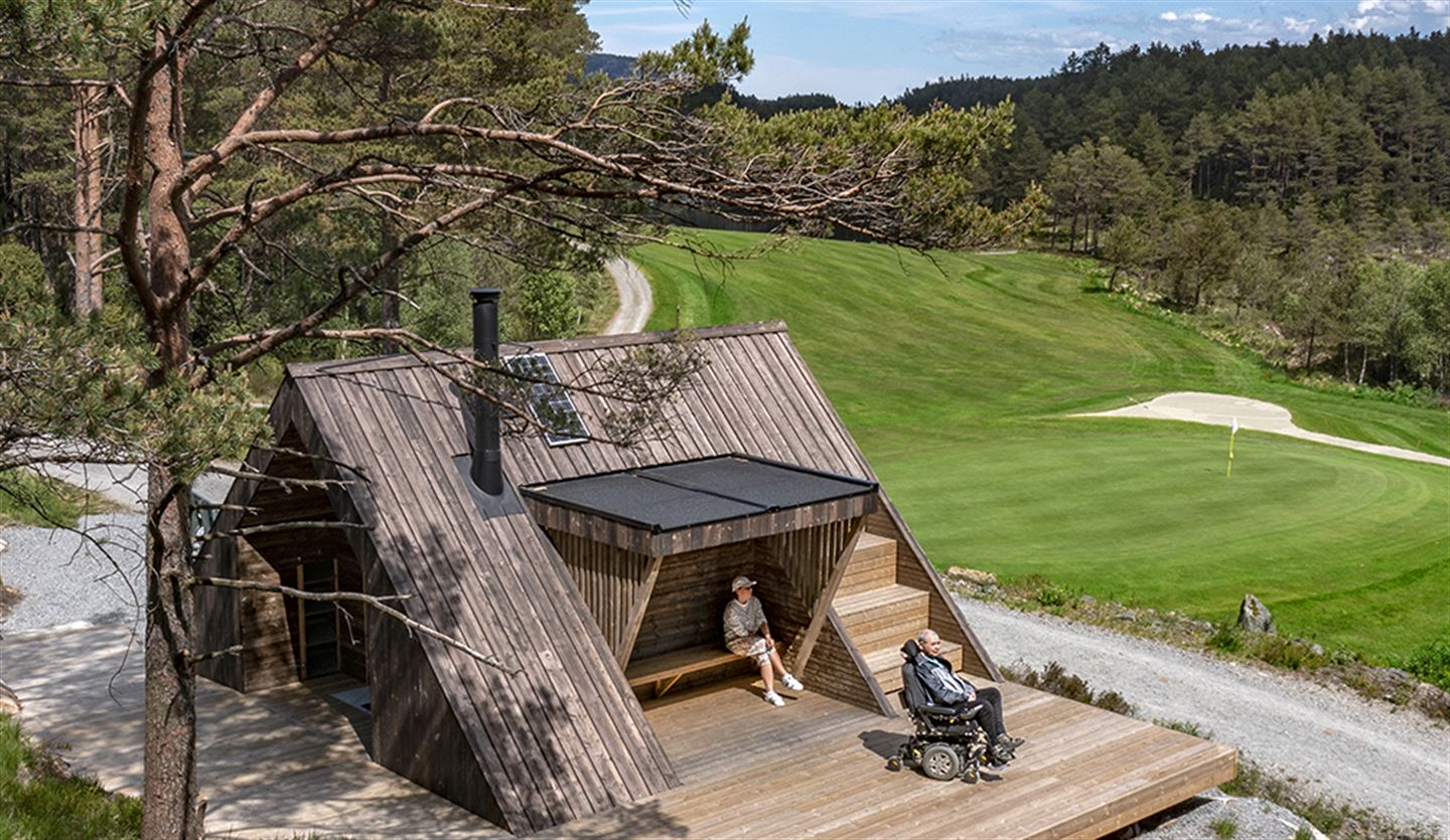 Dagsturhytta Golfståvo i Sveio, som ligg inne i golfbane.