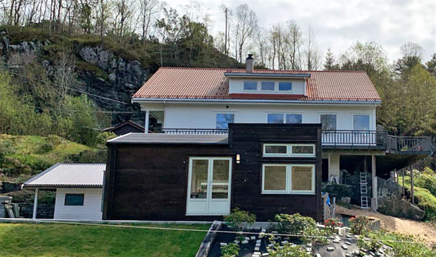 I dag står minihuset i ein hage i Blomsterdalen i Bergen. Eigar Ida Johnsen Ingebrigsten har planar om å flytte til Trondheim og ta huset med seg. Det får plass på ein lastebil.
