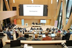 Fylkestinget samla i Vestlandssalen.