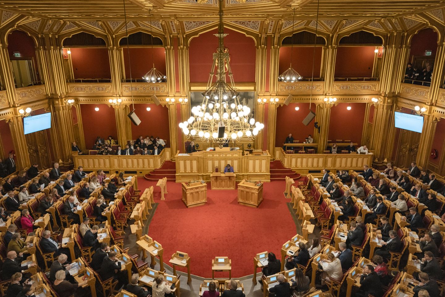 Stortingssalen med representantar