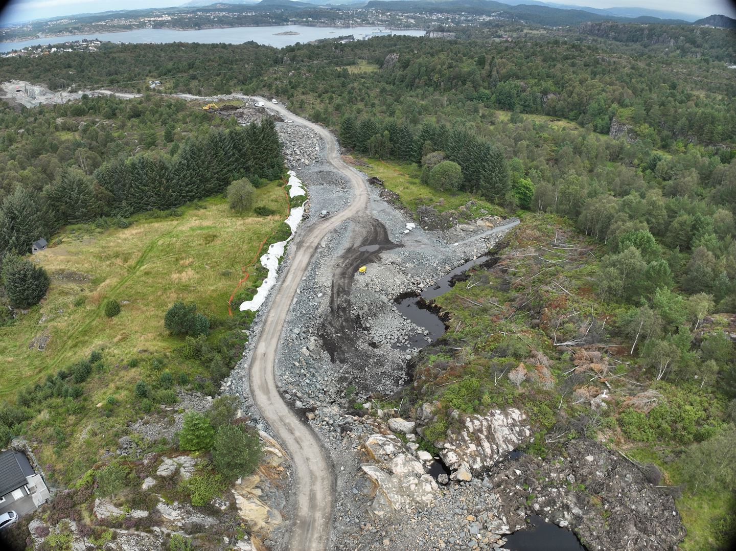 Anleggsveg i terrenget.