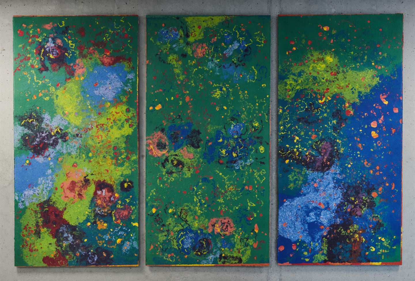 Kunstverket Med vind på Åsane vidaregåande skule.