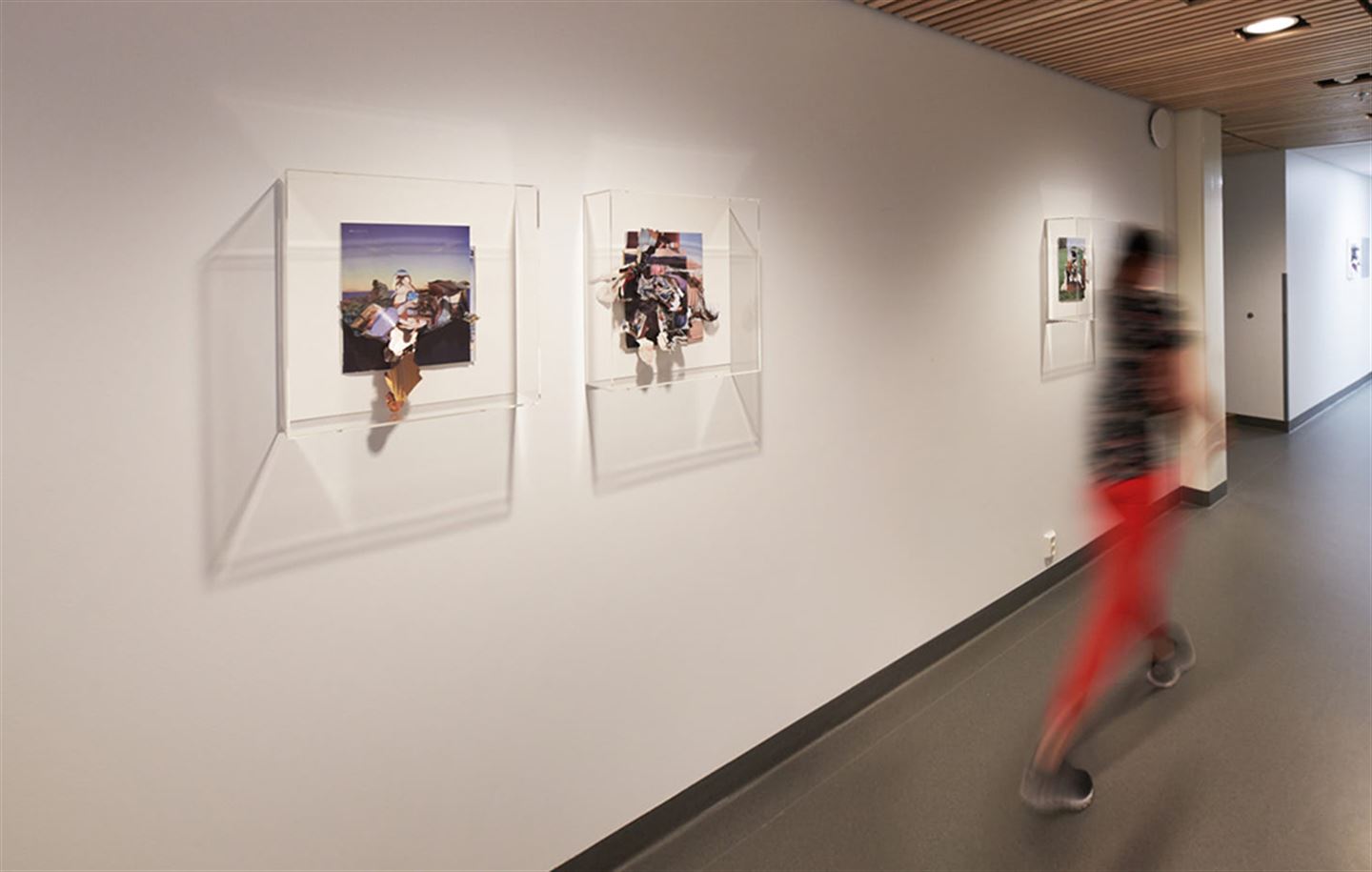 Kunstverk i glasmonter i gang på Åsane vgs.