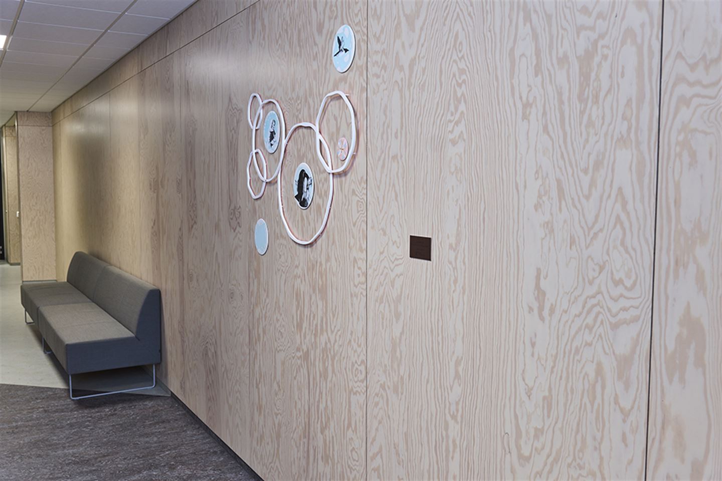 Kunstverk på Stord vgs., av Gunnhild og Ingrunn Bakke.