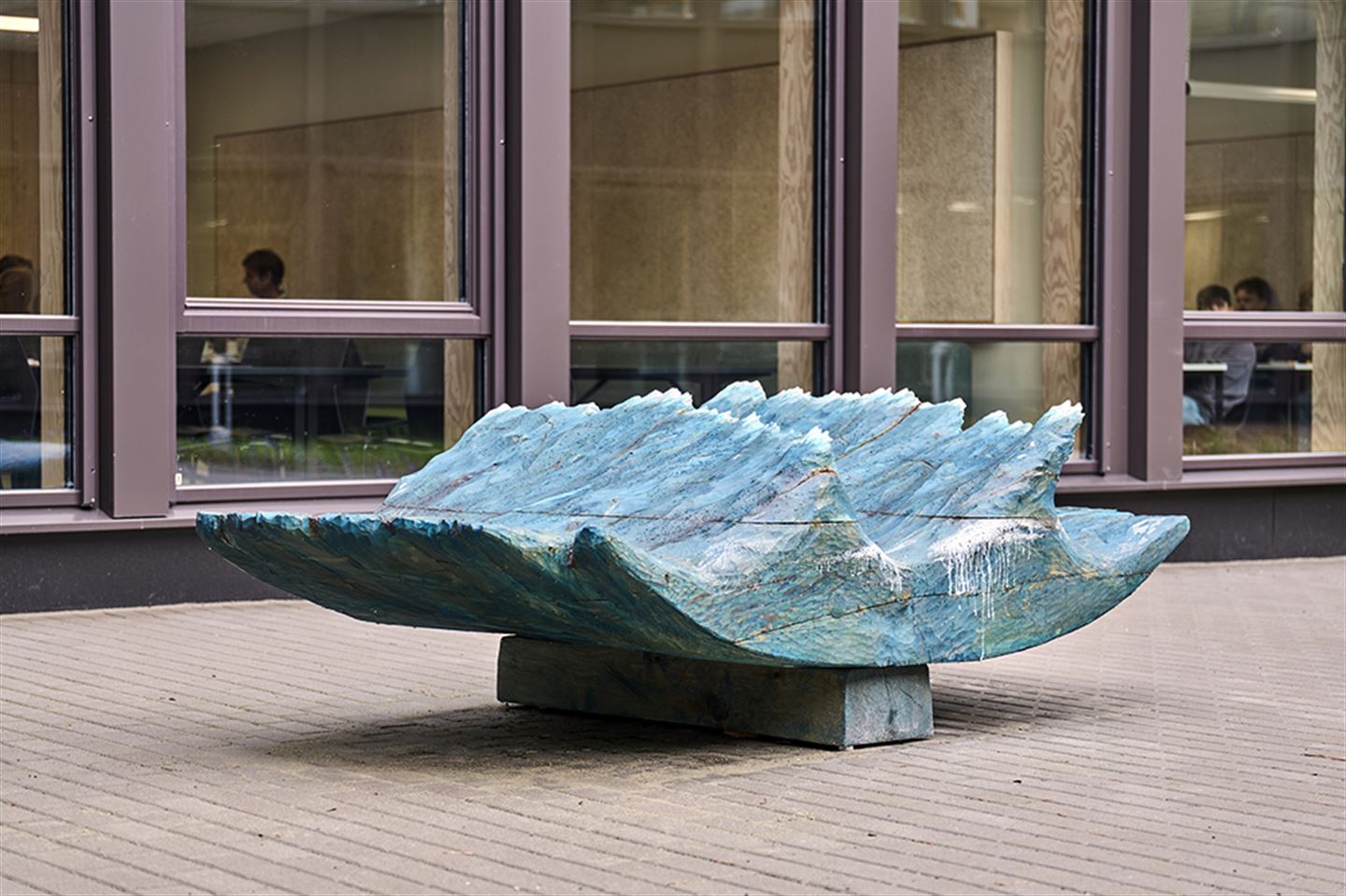 Kunstverk av Tore Reisch på Stord vgs.